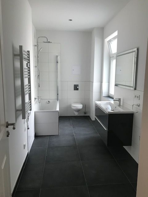 (53/11) 2 - Zimmerwohnung + Balkon hochwertig Saniert Altbau in Magdeburg Buckau in Magdeburg