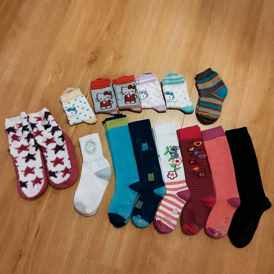 Set Socken, Kniestrümpfe, Hüttenschuhe Hello Kitty,Eulen, Koala in Neukirchen/Erzgeb