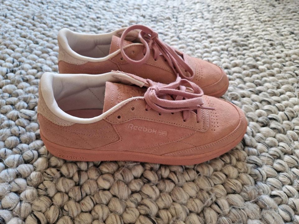 Reebok Classic Wildleder, rosa, neuwertig, Gr. 38 in Hamburg