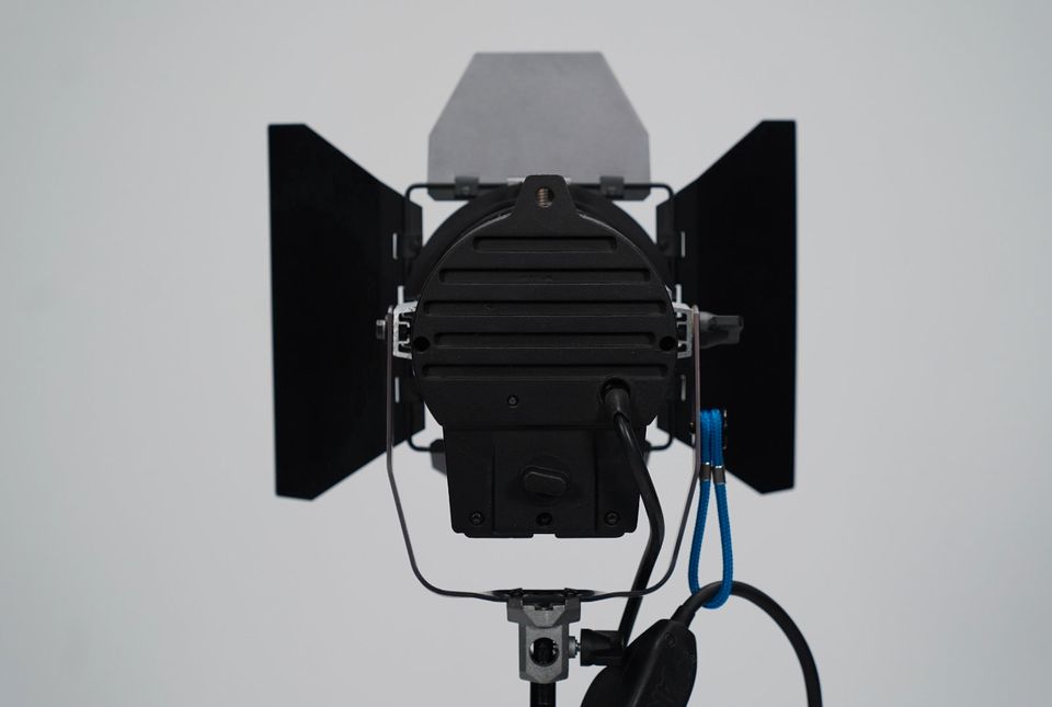 ARRI Junior 650W Plus Fresnel Tungsten Stufenlinse Filmlicht in München