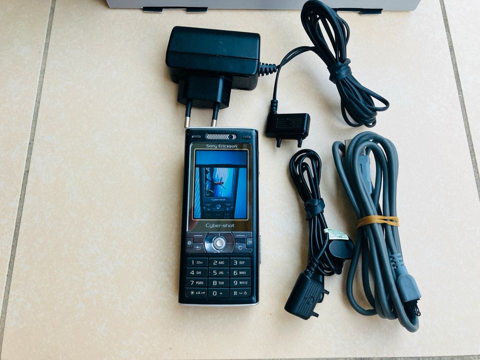 Sony Ericsson K800i Handy mit Zubehör OVP in Eislingen (Fils)