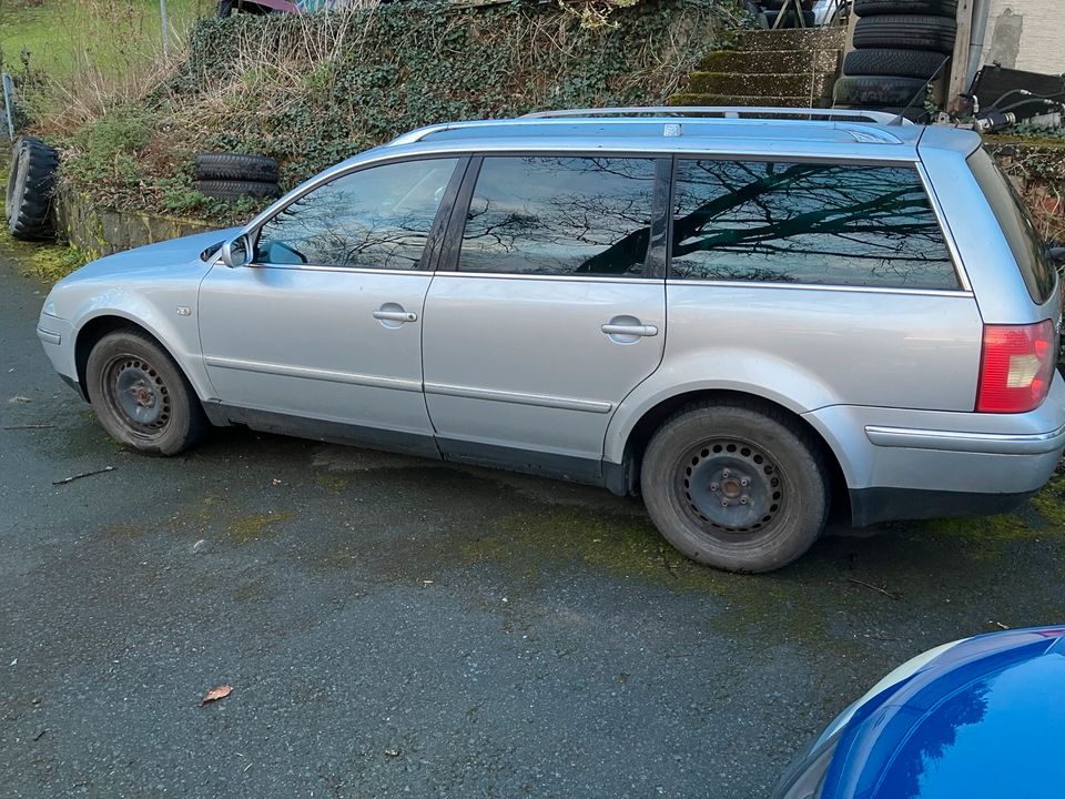 VW Passat Kombi 2,0 131 PS Benzin Autogas mit Motorschaden in Gladenbach