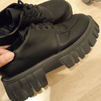 schwarze Schuhe mit dicken Schnürsenkeln Sendling - Obersendling Vorschau