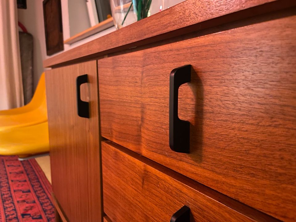 Sideboard | Midcentury Holz Vintage 70er 80er Schrank (Teak?) in Wetzlar