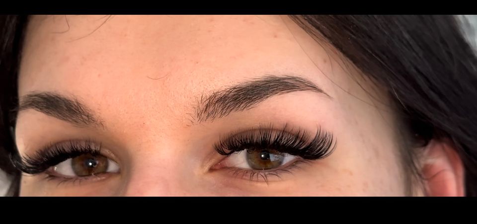 Professionelle Wimpernverlängerung  UV Technik in Dillingen (Saar)