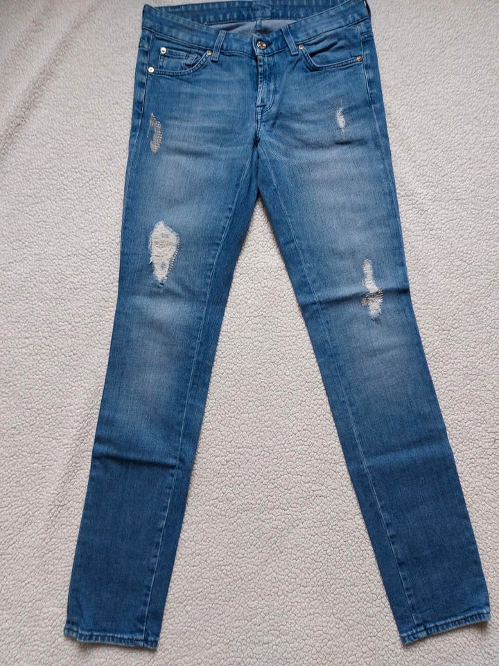 Neuwertige 7 for all mankind Destroyed Jeans Gr.27 in Uedem