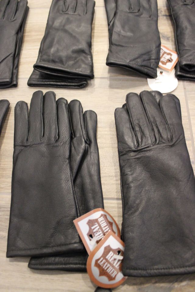 22 Paar Leder Handschuhe schwarz Neu ungetragen Lederhandschuhe in Borkum