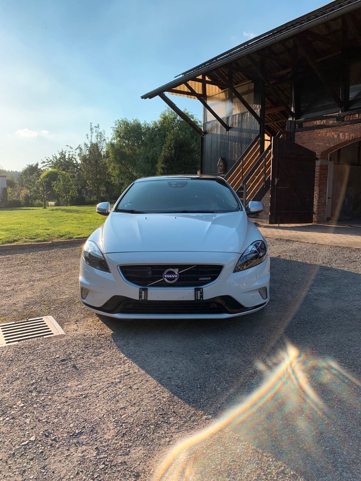 Volvo V40 D3 R-Design in Emmerthal