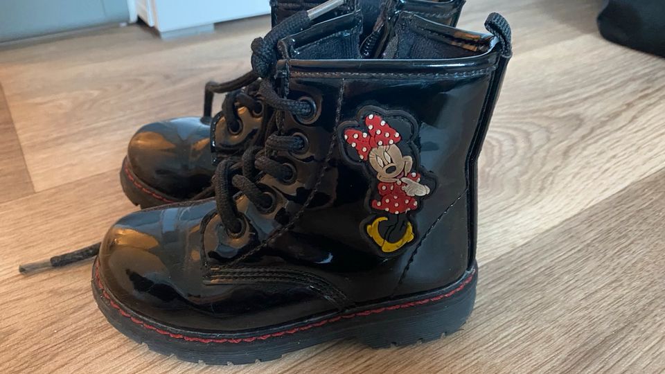 Minimouse Stiefel in glänzend schwarz Größe 26 in Berlin