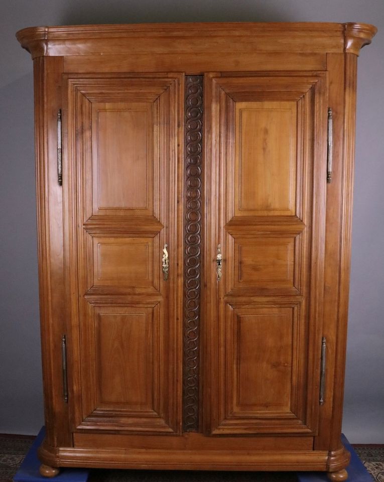 Früher massiver Kirschbaumschrank aus der Zeit um 1800 #12322 in Walldorf