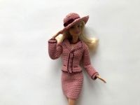 Barbie Kleidung,3tlg-Jacke,Rock,Hut.Neu.Handarbeit Hessen - Bad Nauheim Vorschau