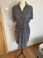 MONKI Kleid Gr S 36 m Gürtel Blumen schwarz weiß gemustert-w neu Hessen - Otzberg Vorschau