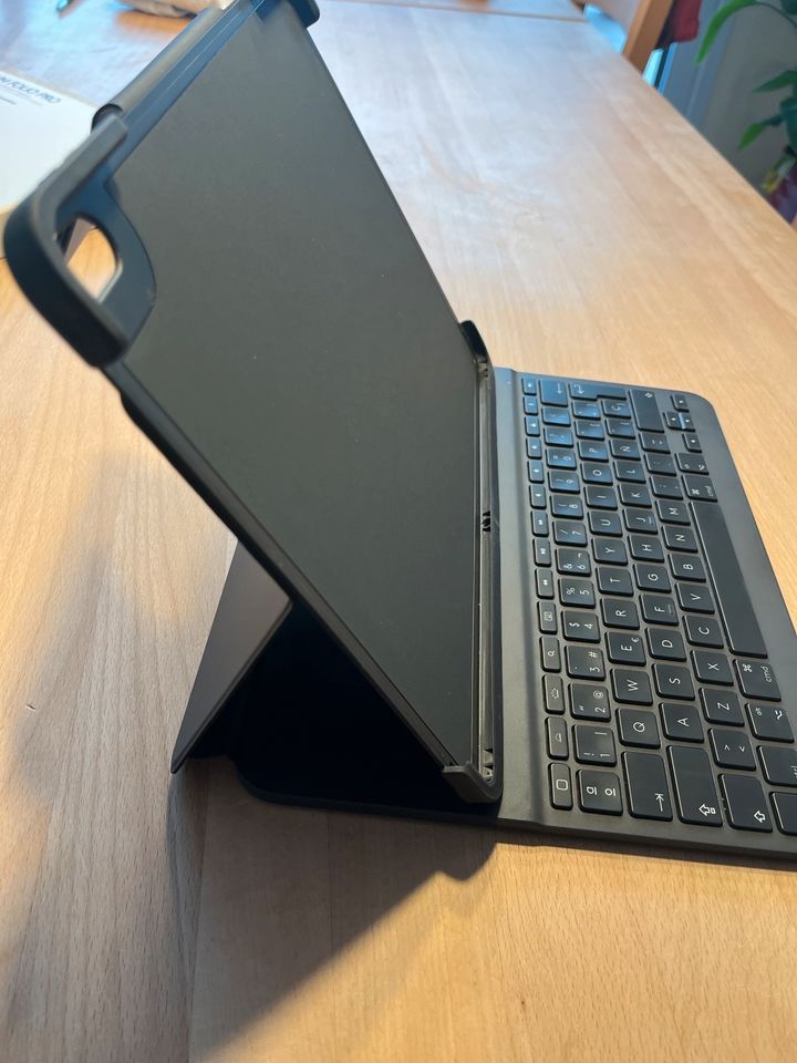 Logitech Tastatur Hülle für IPad Pro 10. Gen. Spanisch in Gersthofen