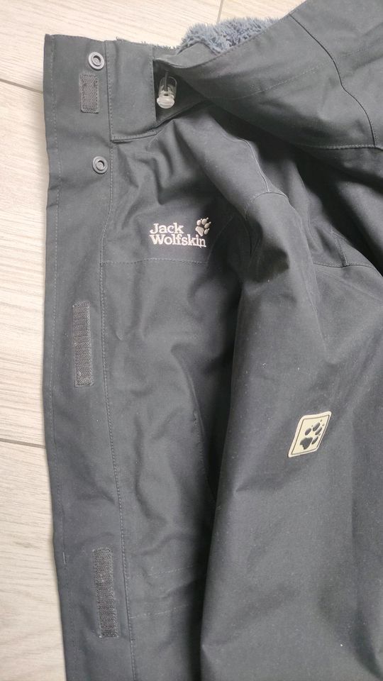 Jacke von Jack Wolfskin schwarz Größe 40/M in Steinberg am See