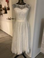 Brautkleid Standesamtkleid kurz spitze Größe 36 Ivory Nordrhein-Westfalen - Olpe Vorschau