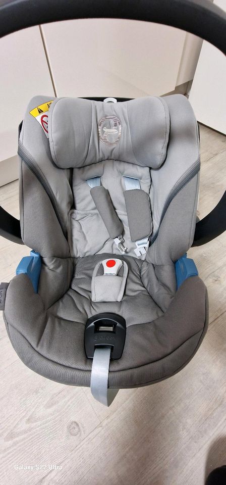 Cybex Babyschale mit Isofix in Magdeburg