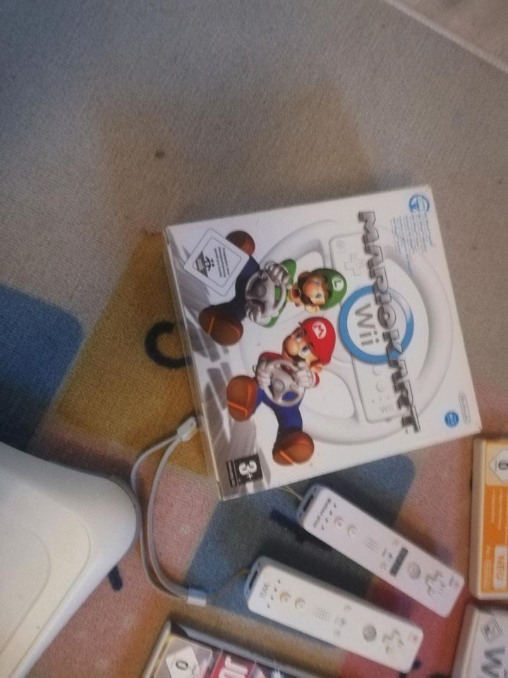 Wii Konsole mit Zubehör in Nümbrecht