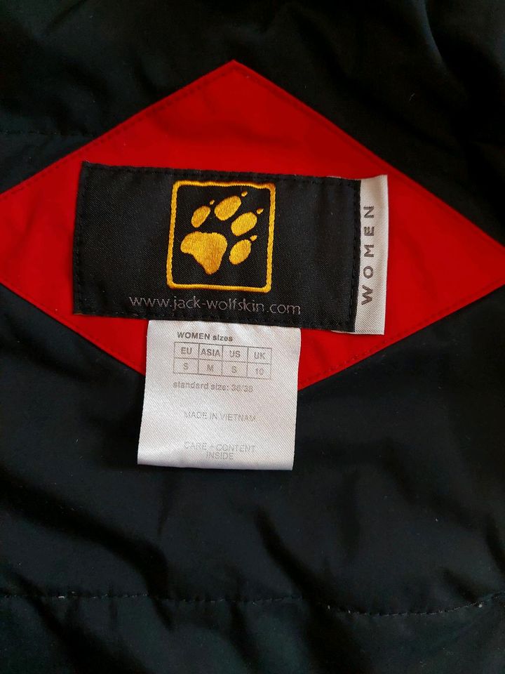 Jack Wolfskin Jacke gefüttert Gr. S rot in Potsdam