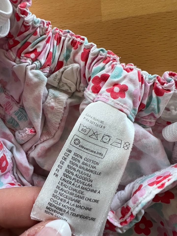 H&M kurze Hose Shorts Gr. 86 Blumen bunt Rot Türkis Rosa in Großenlüder