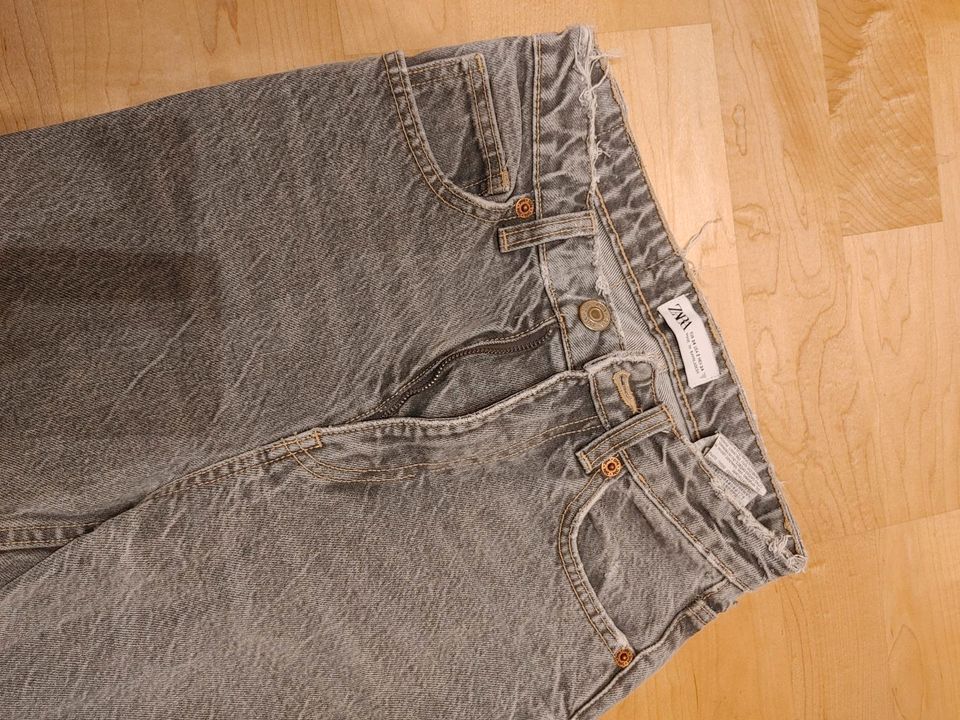 Zara Jeans grau in Düsseldorf