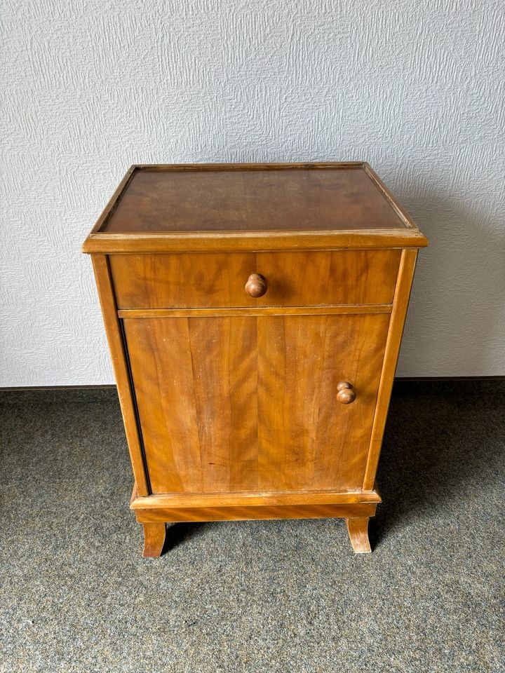 Vintage Nachtschrank in Gebhardshain