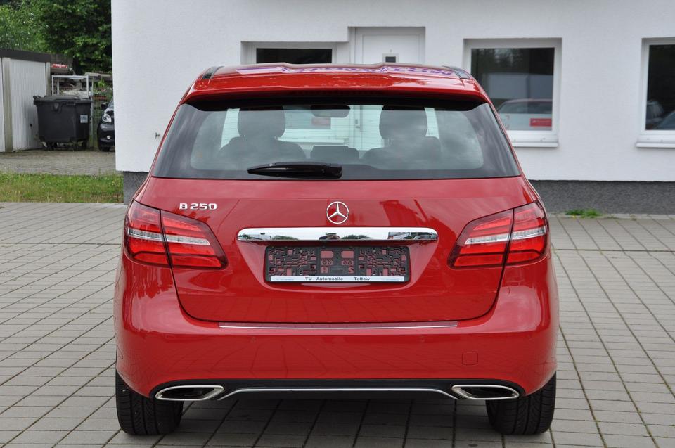 Mercedes-Benz B 250 CGI 7G-DCT LEDER-NAVI-LED-RKAM-KEYLESS GO in Teltow