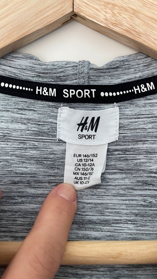 H&M Sports Jacke Größe 146/152 in Burgdorf