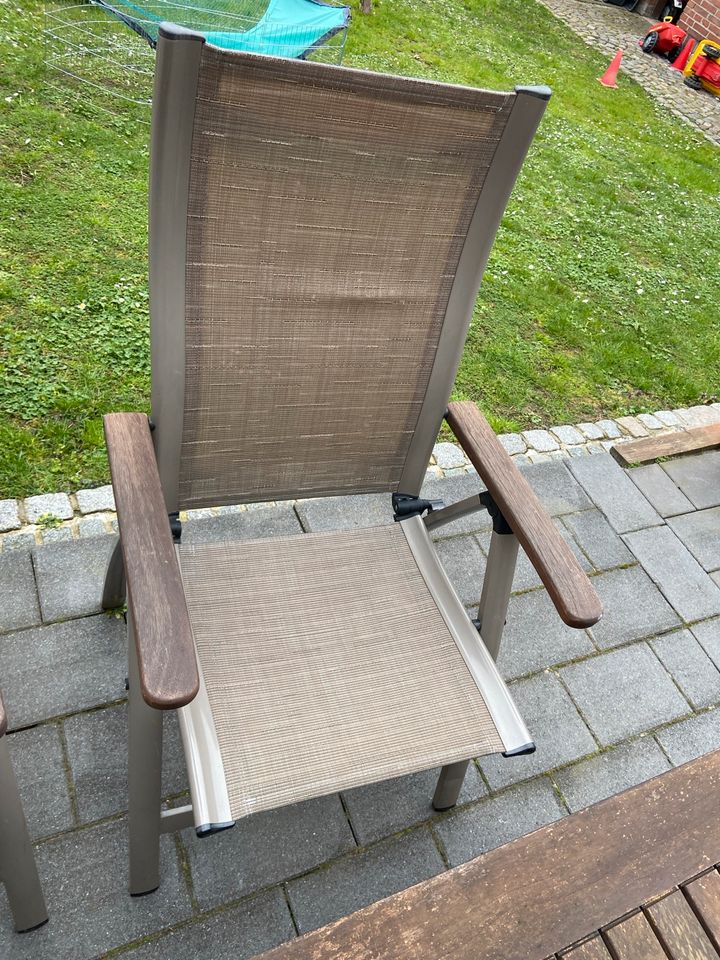 Holztisch mit 4 Stühlen inkl. Auflagen in Warendorf