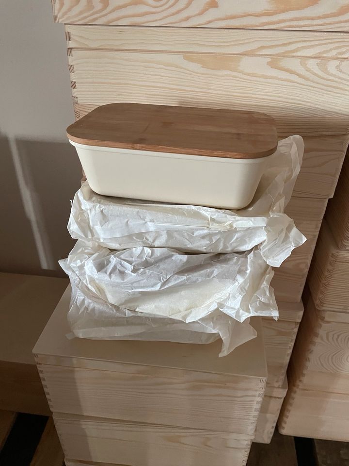 Paket Brotdosen mit Bambusdeckel weiß Plastik Neuwertig in Coswig