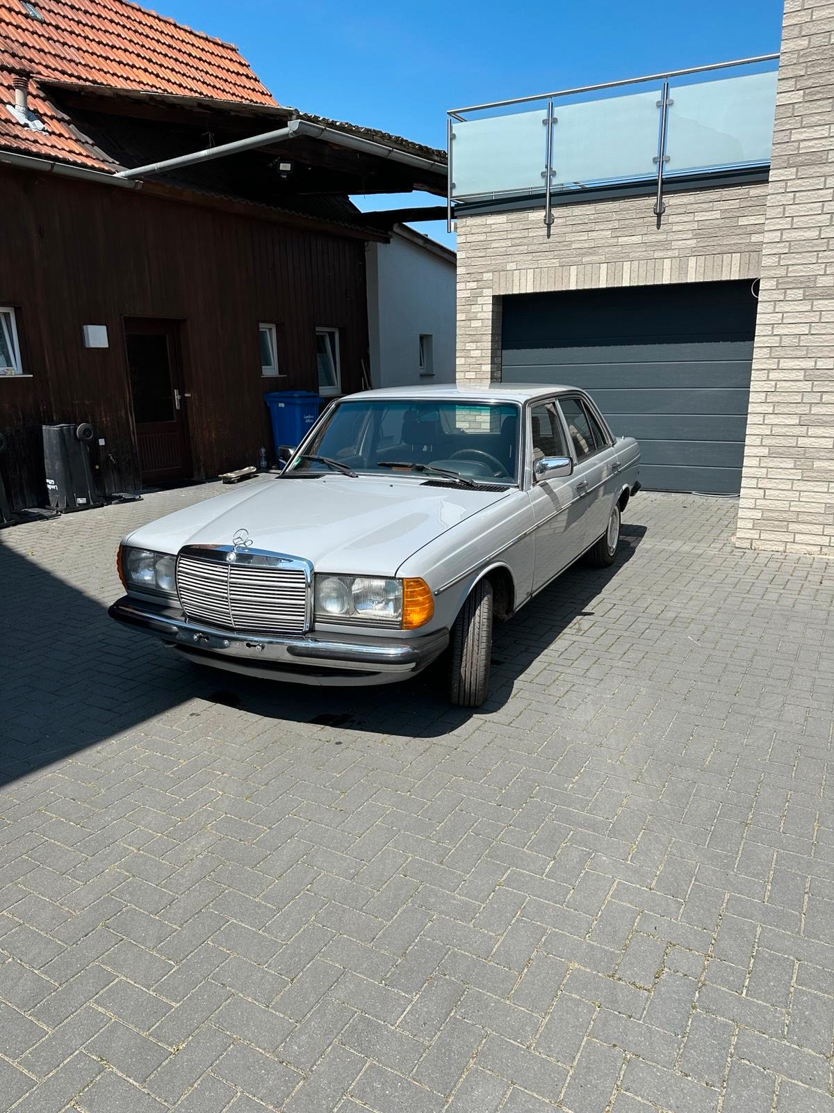 Abbildung des Autos Mercedes Benz 200 w123