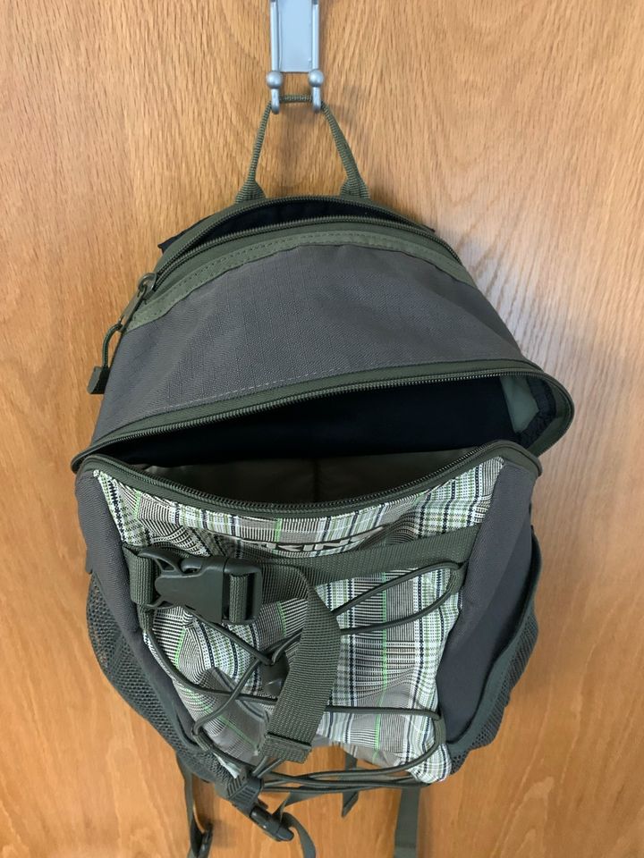 Dakine Rucksack olivgrün in Wickede (Ruhr)