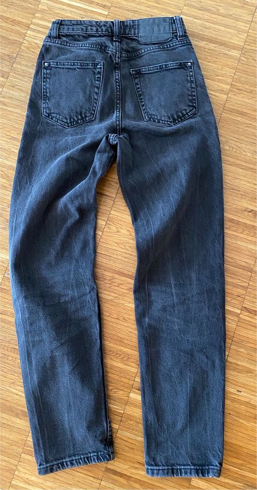 Jeanshose Zara, Größe 32, schwarz in Neusäß