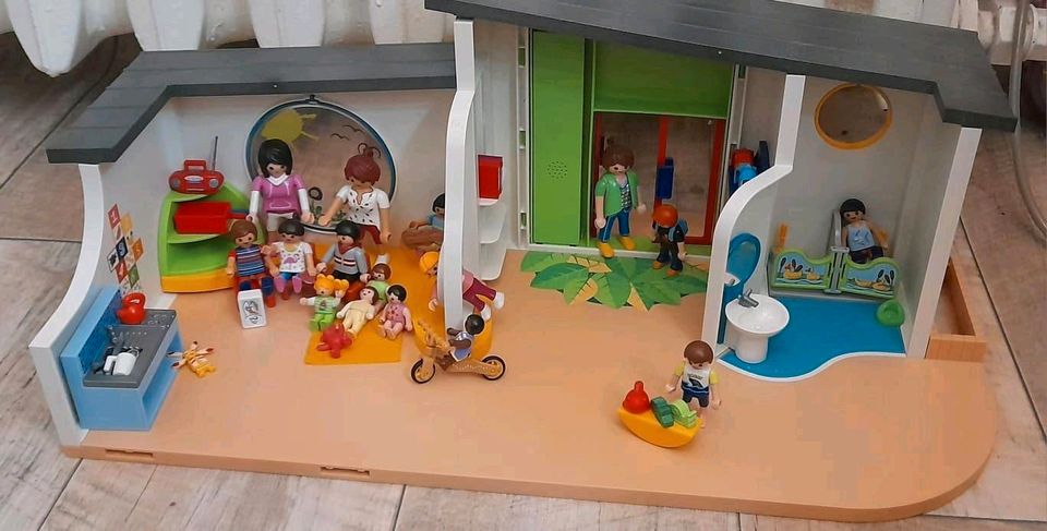 Playmobil Kita mit Spielplatz in Güsten