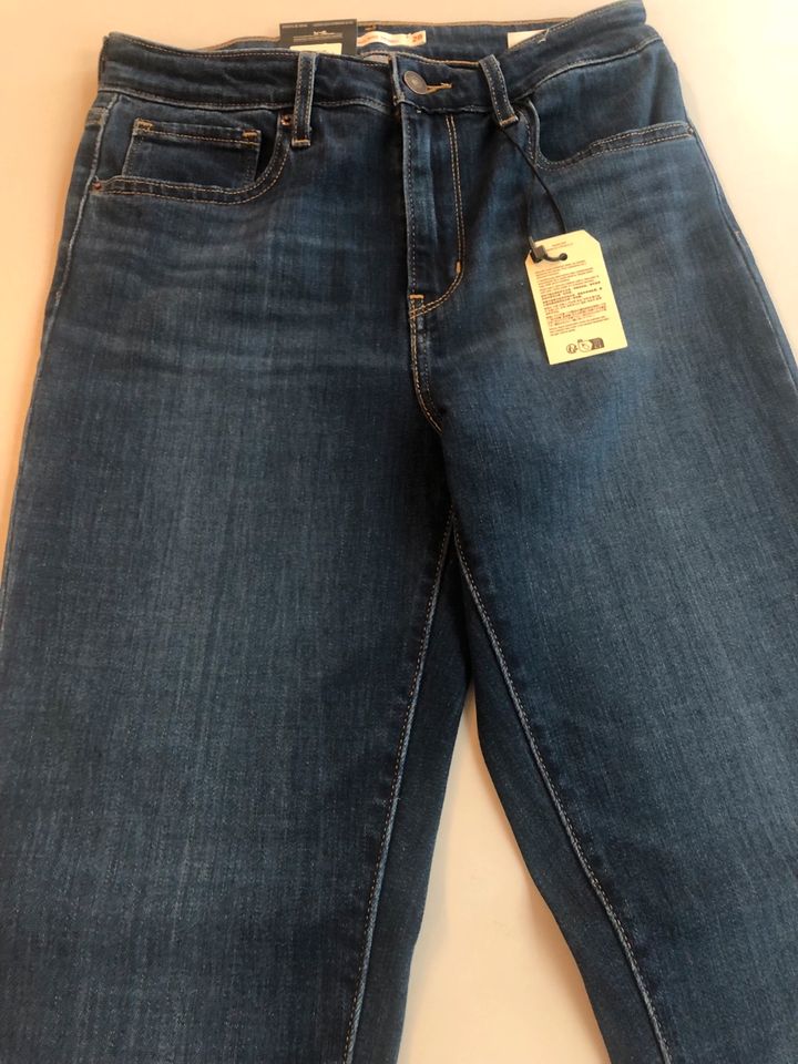 Levis 721 Skinny fit Jeans Gr. 28 L 32 / PC9-18882-0238 in Künzelsau