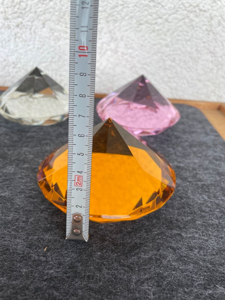 Runde Diamant Glas Kristall Skulptur verschiedene Farben in Michelstadt