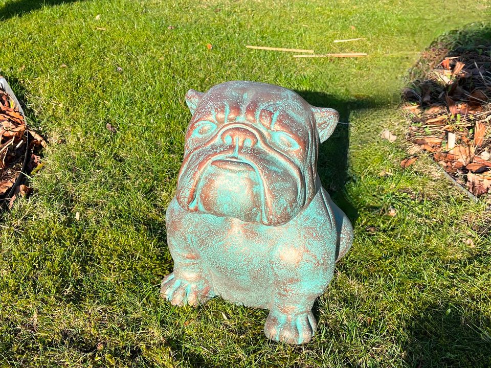 Bulldog 40cm Zement Beton Bali Garten Hund Gartenfigur Teichfigur in Essen