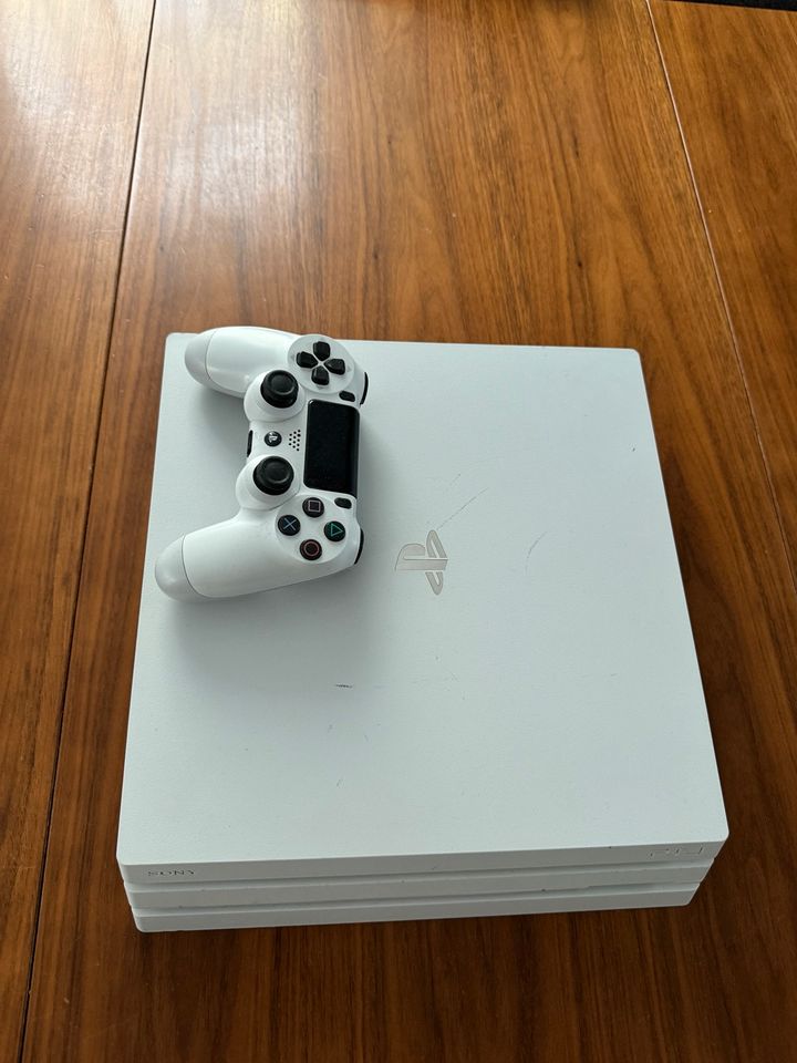 PS4 pro 1tb in Sindelfingen