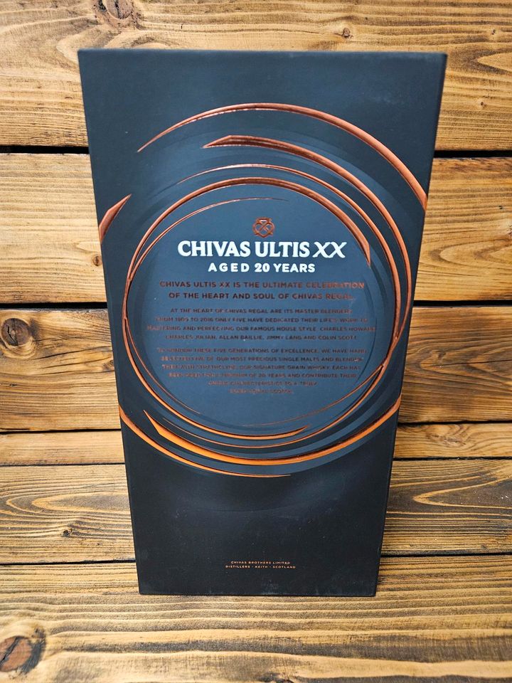 Chivas Ultis Box mit leerer Flasche Whisky Deko selten in Dresden