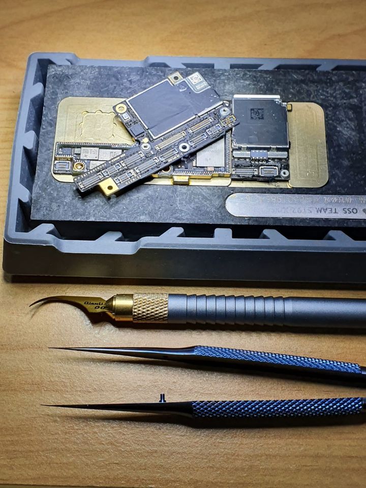 Handyreparatur iPhone 11 12 13 14 15 Pro Max Samsung A S Note 10 in Düsseldorf