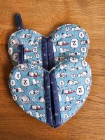 Topflappen Herzform Handmade blau schlafender Hund Hessen - Kelkheim Vorschau