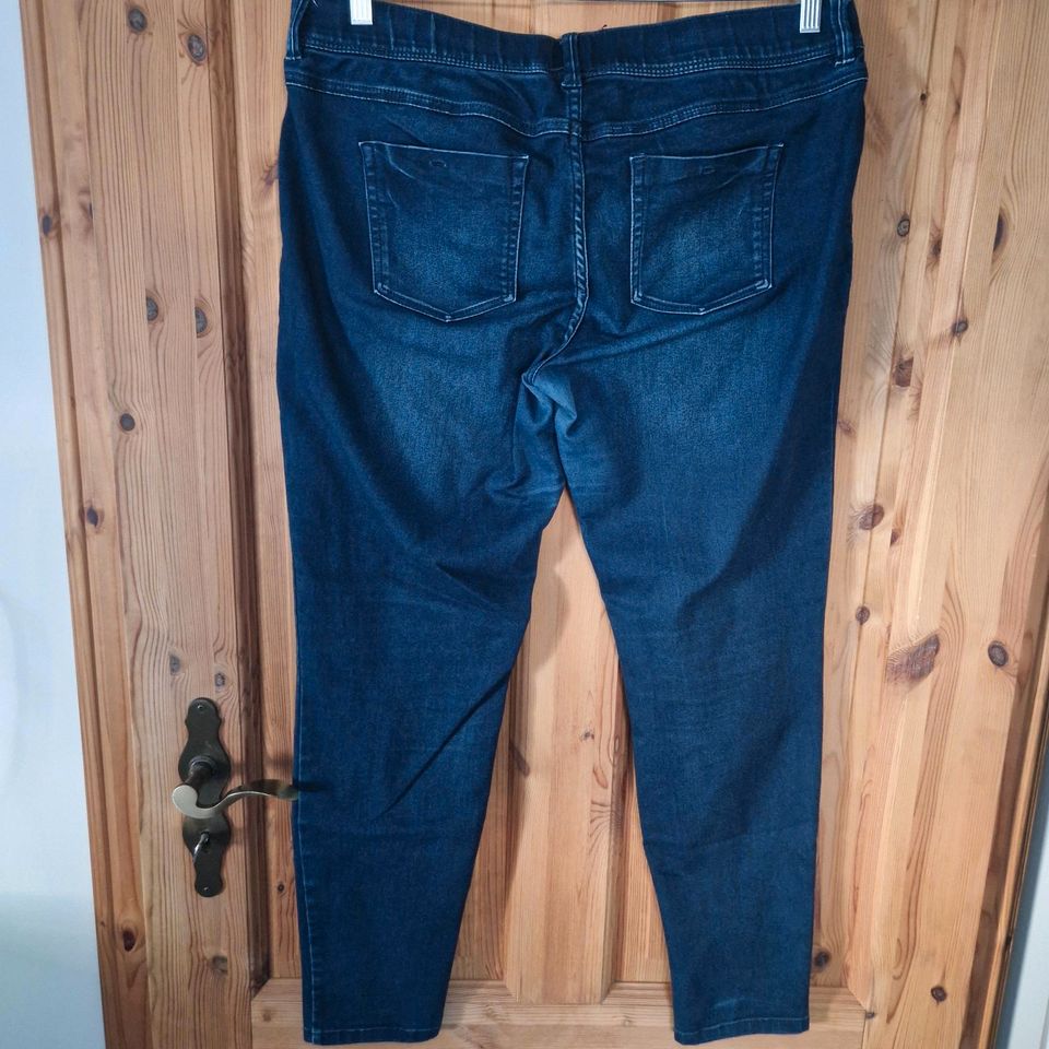 Jeans dunkelblau in Hagen