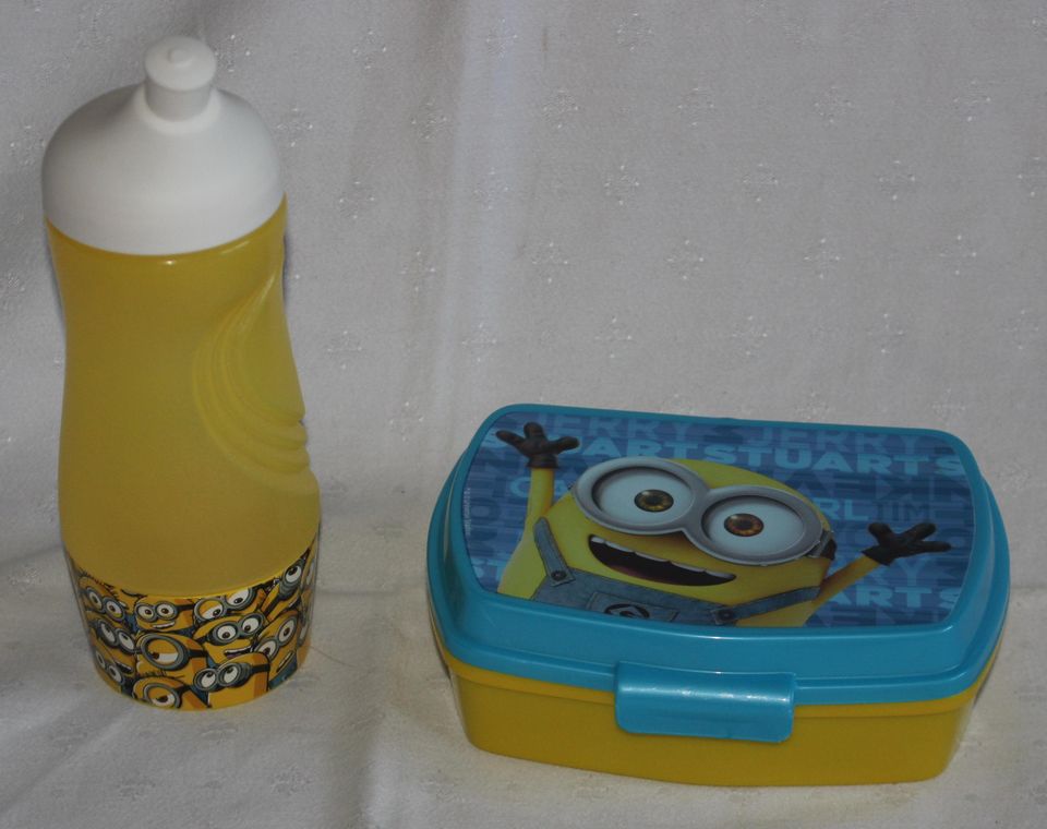 MINION ~ Trinkflasche von Tupperware & Brotdose in Hürth