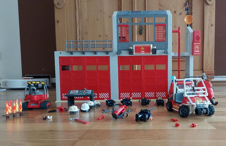 Playmobil Feuerwehrstation mit Zubehör in Gilching