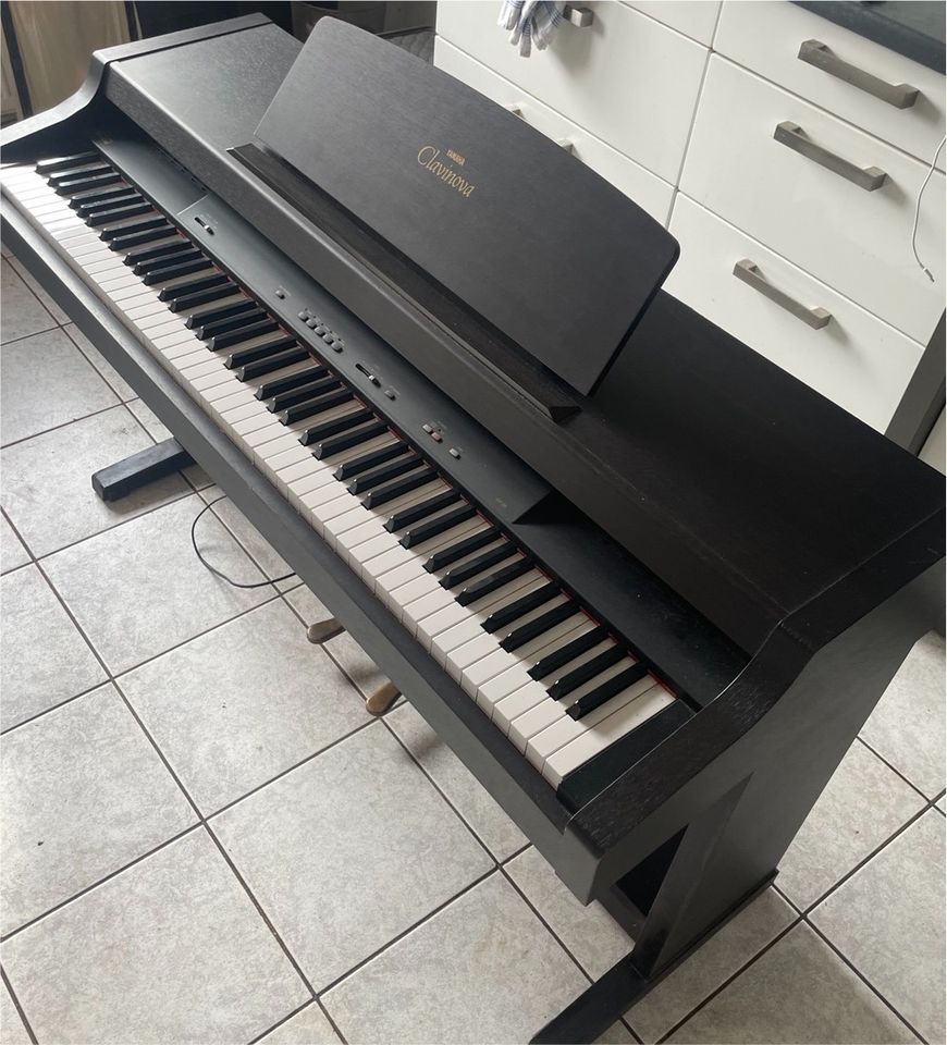 YAMAHA Clavinova (VOLL FUNKTIONSFÄHIG) in Rottenburg a.d.Laaber