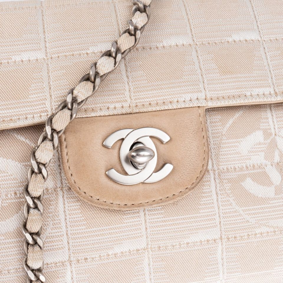 Chanel Travel Line Single Flap Tasche Timeless in Halle