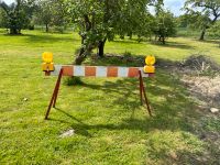 Baustellenabsperrung mit Warnleuchten - Baustelle Zaun - Niedersachsen - Cremlingen Vorschau