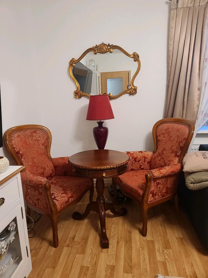 Barok Vintage Sessel und Tisch in Duisburg