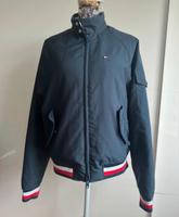 TOMMY HILFIGER Herren Einfarbige Freizeitjacke Nordrhein-Westfalen - Kerpen Vorschau