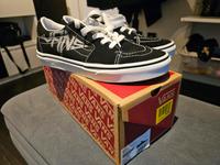 Vans Schuhe Größe 37 schwarz wie NEU 1x getragen + Karton sk8 low Nordrhein-Westfalen - Burscheid Vorschau