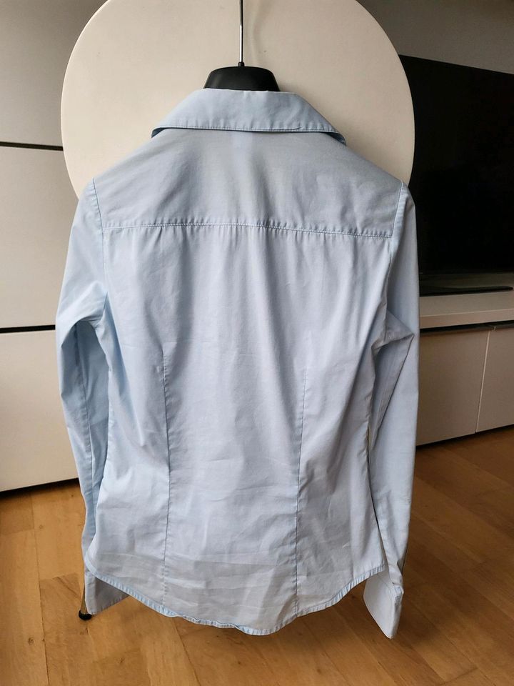 H&M Bluse Hemdbluse klassisch hellblau, Gr. 34 in Frankfurt am Main